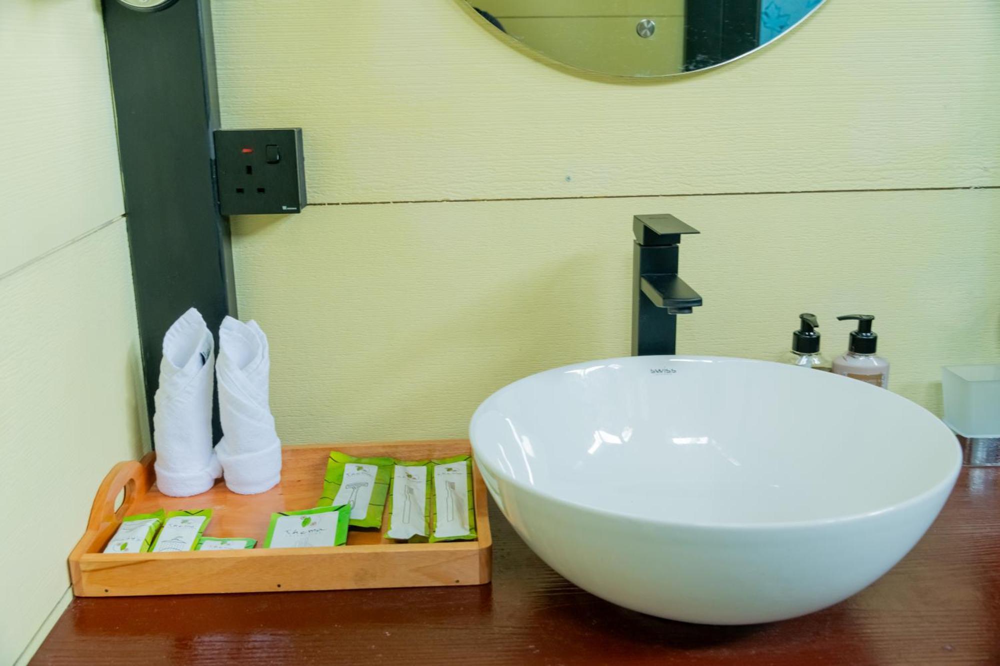 Waraka - Udawalawe By Thema Collection Hotel ภายนอก รูปภาพ